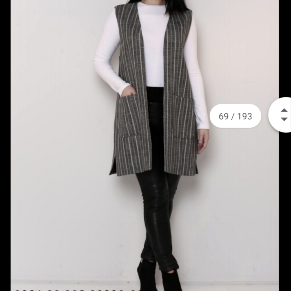 Favori Mid length Stripped sleeveless vest size 40